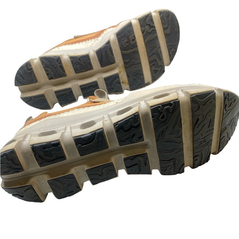 On Running Tan and White Women's hiking Sneakers woman’s size 7.5 - Picture 11 of 11